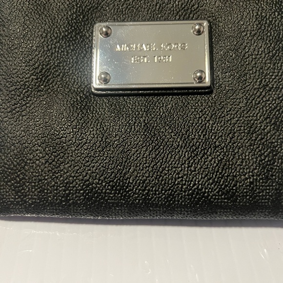 Michael Kors Jet Set Textured Black Wristlet Clutch - NEW - Picture 2 of 13